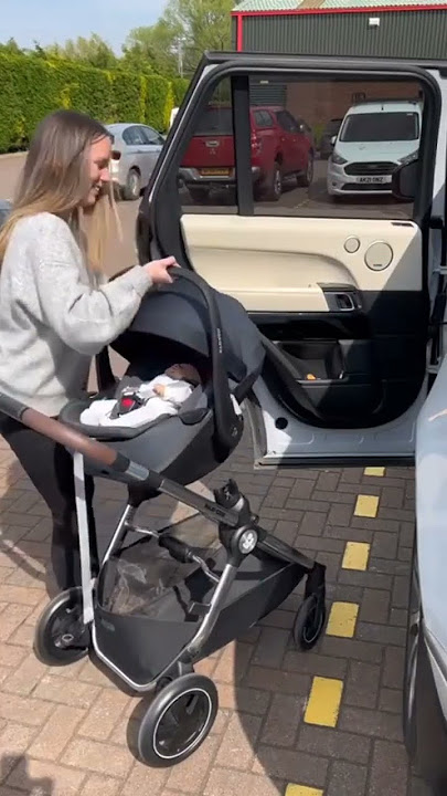 Spin and slide your infant carrier with the Maxi-Cosi Pebble 360 Pro and Base! 💫⏬️