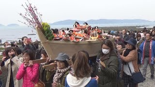 小舟で海へ、ひな流し 和歌山市の淡嶋神社
