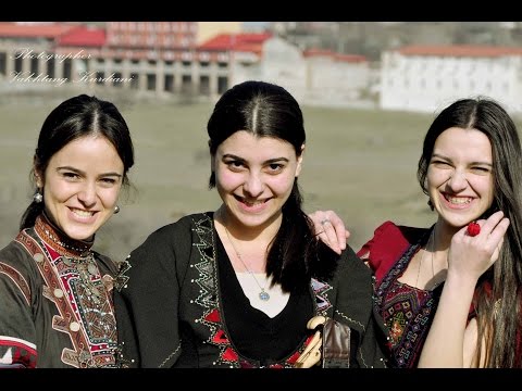 ტრიო \"მანდილი\"