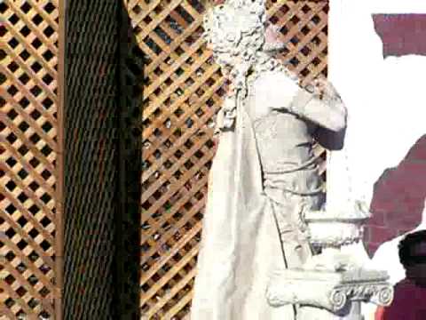 Live Statue Woman - YouTube