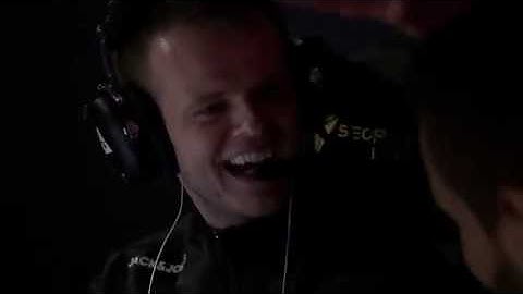 XYP9X SURFING vs BOOMBL4 SURFING