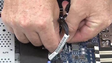 Lenovo ThinkSystem SR645 Installing a rear 2.5-inch drive assembly