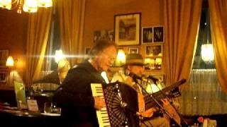 Herrgott aus Stan - Karl Hodina und Roland Neuwirth live beim Schmid Hansl in Wien. chords