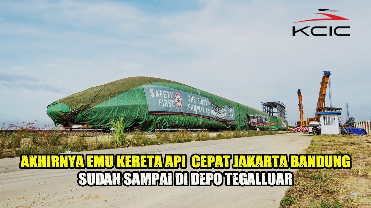 Emu R Api MELIHAT LEBIH DEKAT EMU KERETA API CEPAT JAKARTA BANDUNG DI DEPO ...