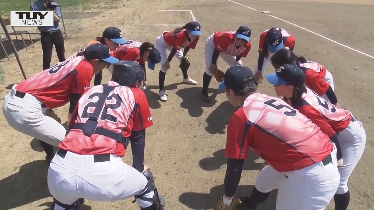 The prefecture's first high school girls' baseball team, with nine