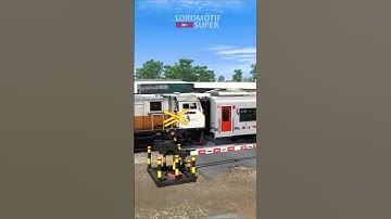 Kereta Api Panjang Tabrakan Dan Anjlok Di Palang Pintu Kereta Api #keretaapi #train #railway