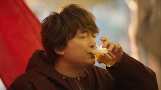 香取慎吾、立ち飲みでシュウマイとビールをグビッ！　 「金麦〈ザ・ラガー〉」新TVCM