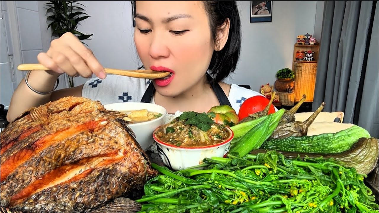Thaifood ASMR น้ำพริกปลาร้าปลาทอดซดน้ำต้มไข่น้ำร้อนๆคล่องคอ Fermented fish chili paste MUKBANG SHOW 