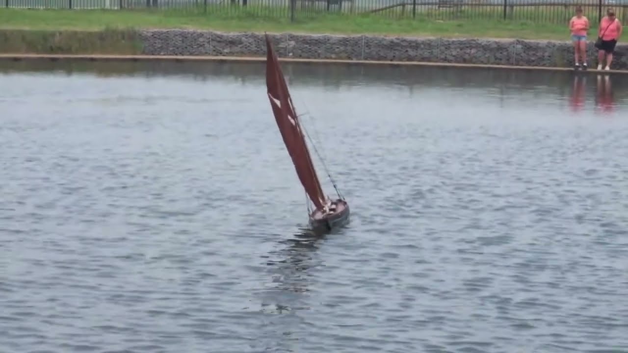 POND YACHT, ULDUSUND scratch built rc - YouTube