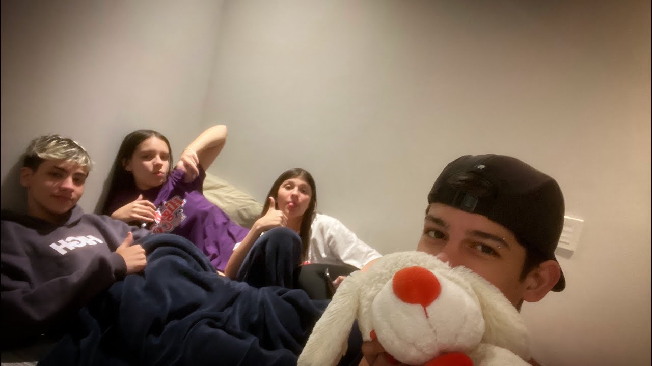 Deus)FESTA DO PIJAMA COM MEUS AMIGOS