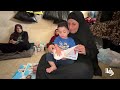 الطفل حمزة الرباعي يبصر النور بعد استشهاد والدته ويعيش مع أقارب والده بمركز إيواء في غزة