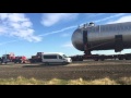 Pogledajte kako izgleda prevoz cisterne od skoro hiljadu tona (VIDEO)