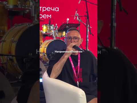 Второй день Тавриды.Арт начался со встречи с группой «Звери» Рома забыл слова из своей песни 🤣