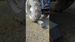 Download Lagu jumbo truck damaged by tractor MP3