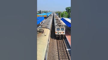 Parallel Trains crossing #shorts