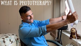 How does phototherapy work to treat neonatal jaundice?