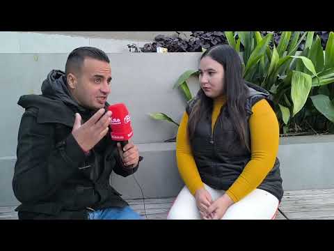 طلبات المساعدة واتصل بها واحد بغاها تجمع معاه الفر اش وتعطيه المقابل