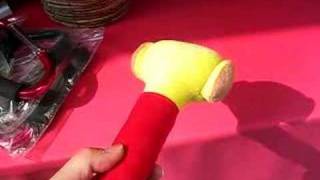 むだや店頭にあった「ガシャーンハンマー」(2008年5月17日)