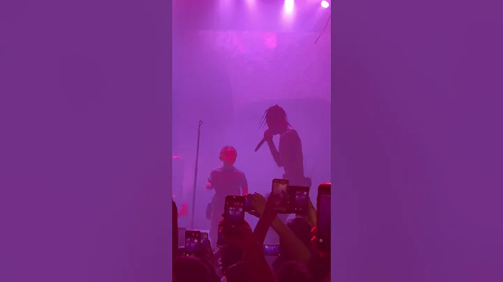 Travis Scott performing Goosebumps with 9 year old fan.