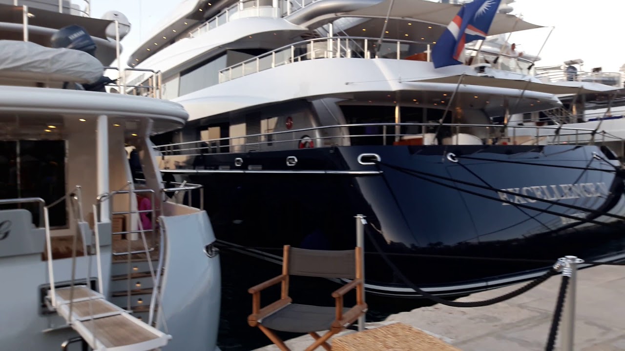 Excellence v Bikini yacht