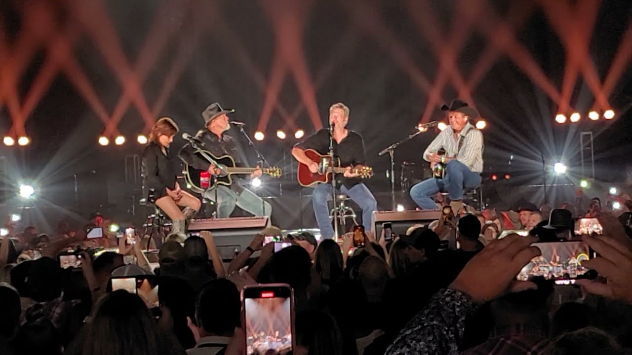 Blake Shelton Surprises Family Trio Worth The Wait With Grand Ole ...