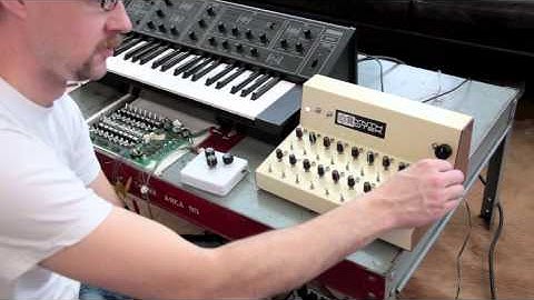 16 Step Analog Step Sequencer Demo #2 with Yamaha CS-5 Synth