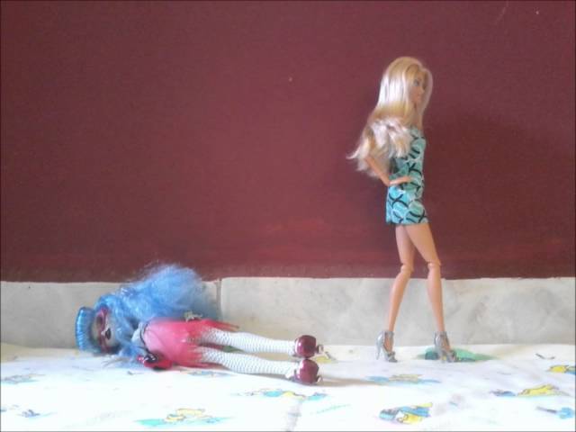 Barbie vs Monster High  Sysy In The City Blog Famille Toulouse