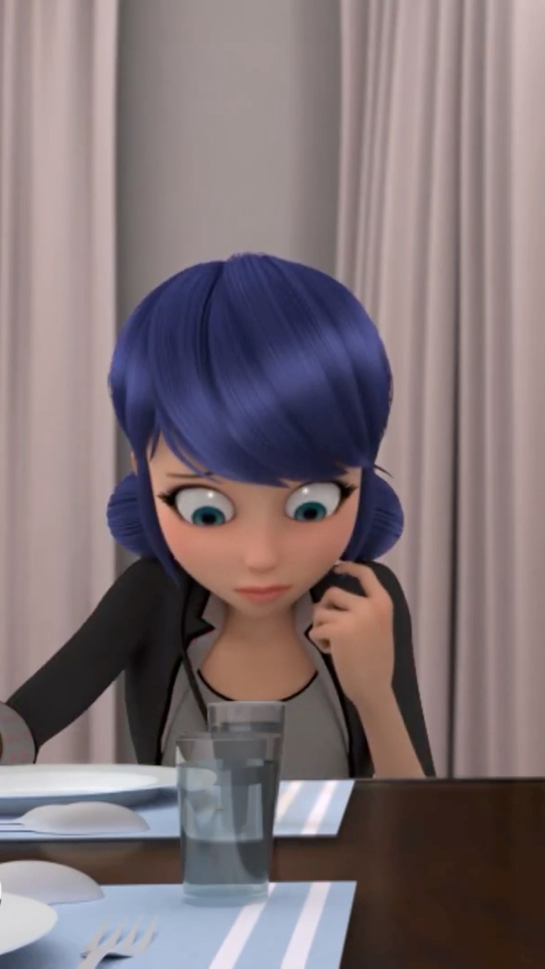O PAI DA LADYBUG FEZ ELA PASSAR VERGONHA#shorts