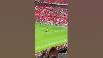 Thumbnail of Ronaldo clapping the fans before Norwich game