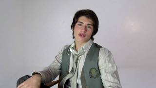 Gregg Sulkin Dishes About "Wizards" Set!