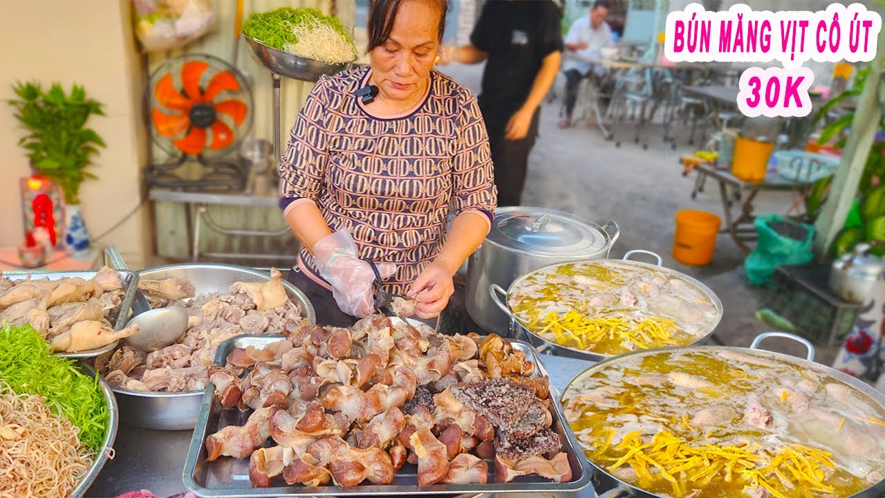 Cực khủng quán Bún Măng Vịt vỉa hè bán 15 con Vịt chỉ vài tiếng là hết