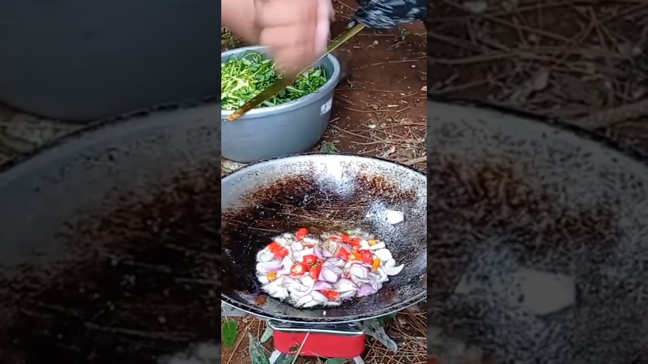 ketika berada di alam bebas, skill memasakpun di uji. 