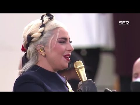 Lady Gaga canta el himno nacional de EEUU