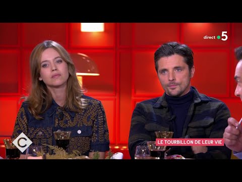 Фрагмент программы C à vous с участием Лу де Лааж на французском телеканале France 5 (2022)