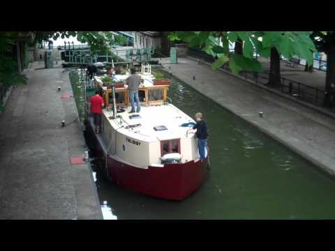 One-Minute Paris: Through a lock on the Canal Sain...