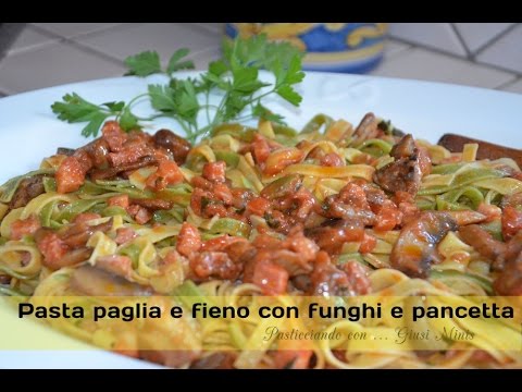 Pasta paglia e fieno con funghi e pancetta