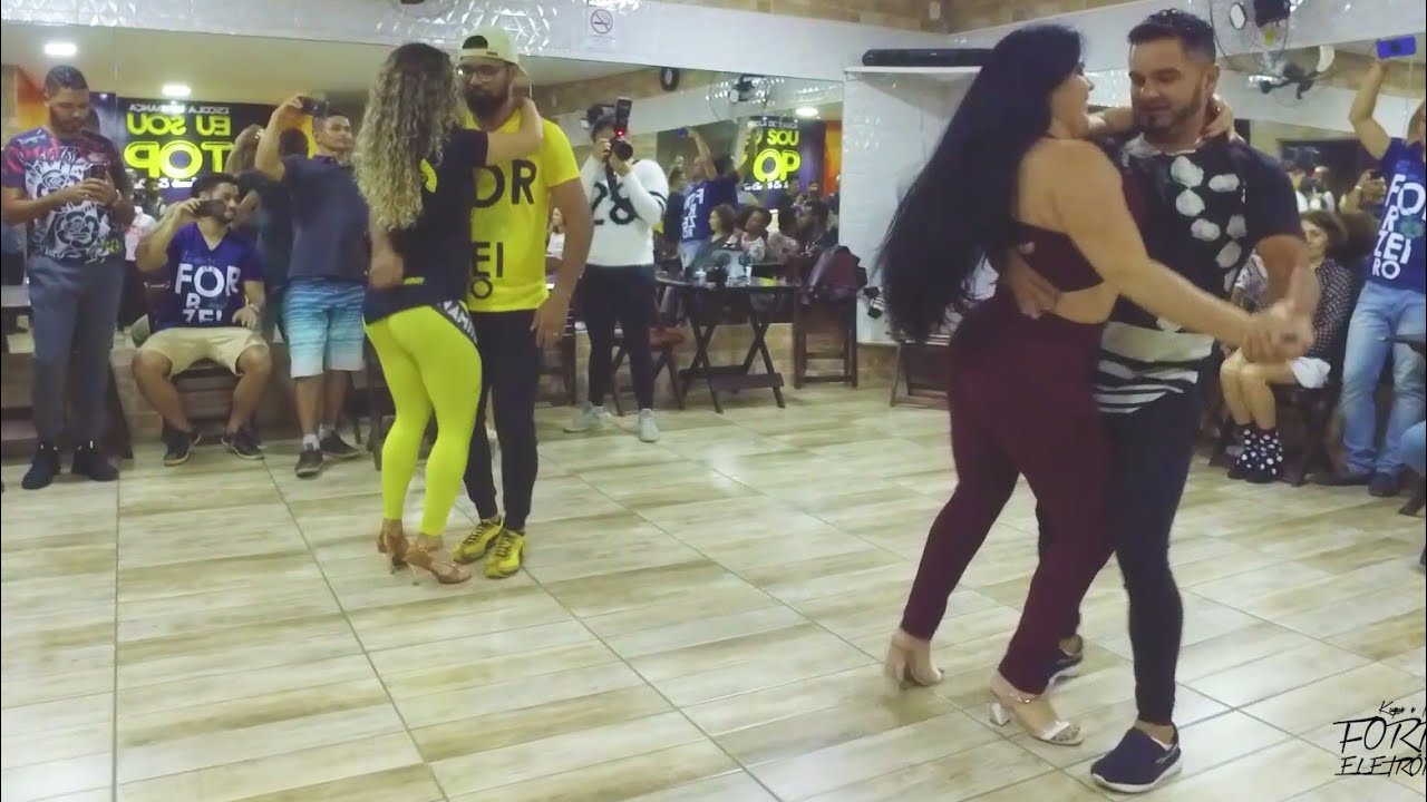 CASAL INVADE ACADEMIA É  QUEBRAR TUDO  NO FORRÓ