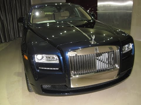 rolls-royce-ghost-360-degrees-walk-around-the-car