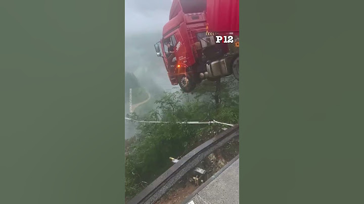 🌉 Un puente colapsó por las lluvias en China y un camión quedó colgando
