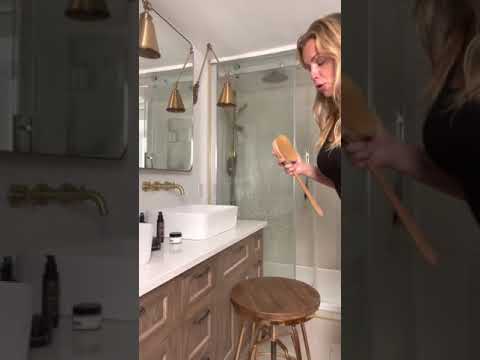 Troisième vidéo « conversation de salle de bain » (« bathroom talk » )