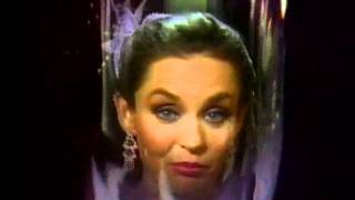Watch Crystal Gayle White Christmas video