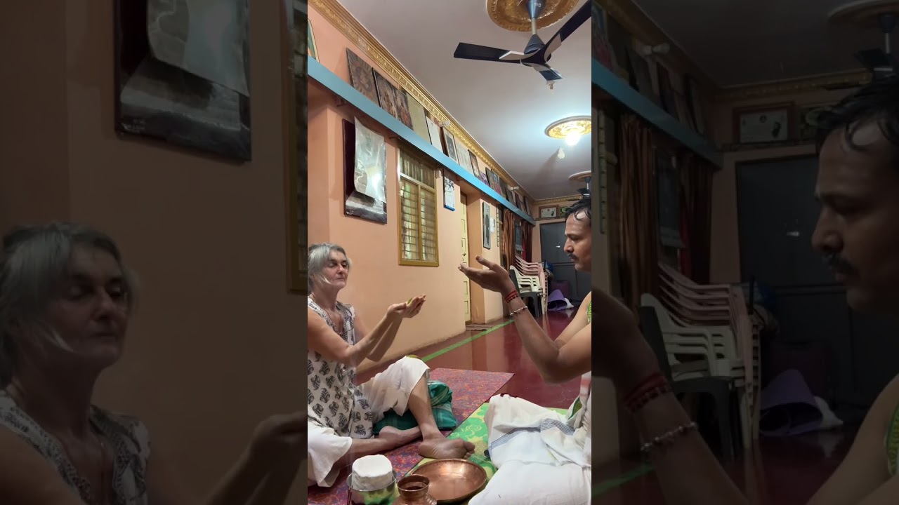 Поклонение Шиве, проведенное Юттой, также известной как Ума, из Германии, и доктором Дипаком.