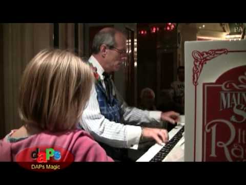 2. Christmas Medley - Ragtime Robert - Coke Corner...