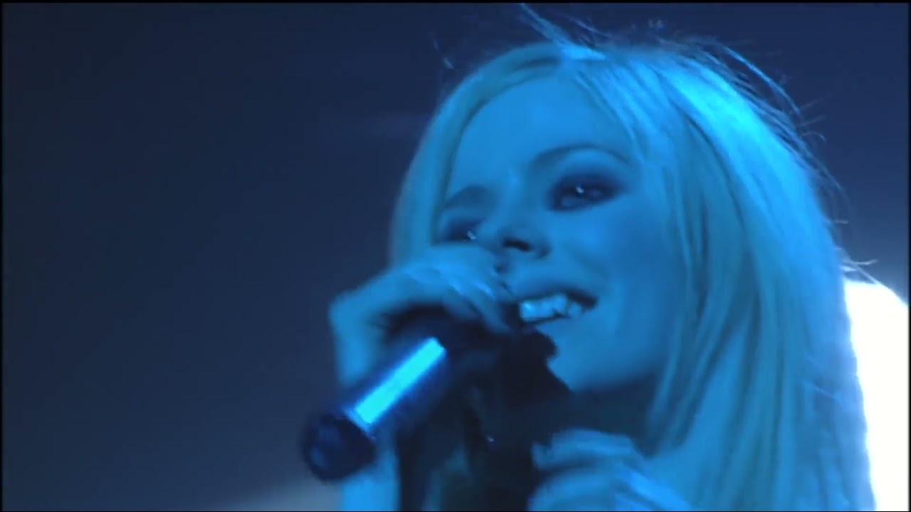 Avril Lavigne - Losing Grip (Live at Budokan Japan 2005) - YouTube