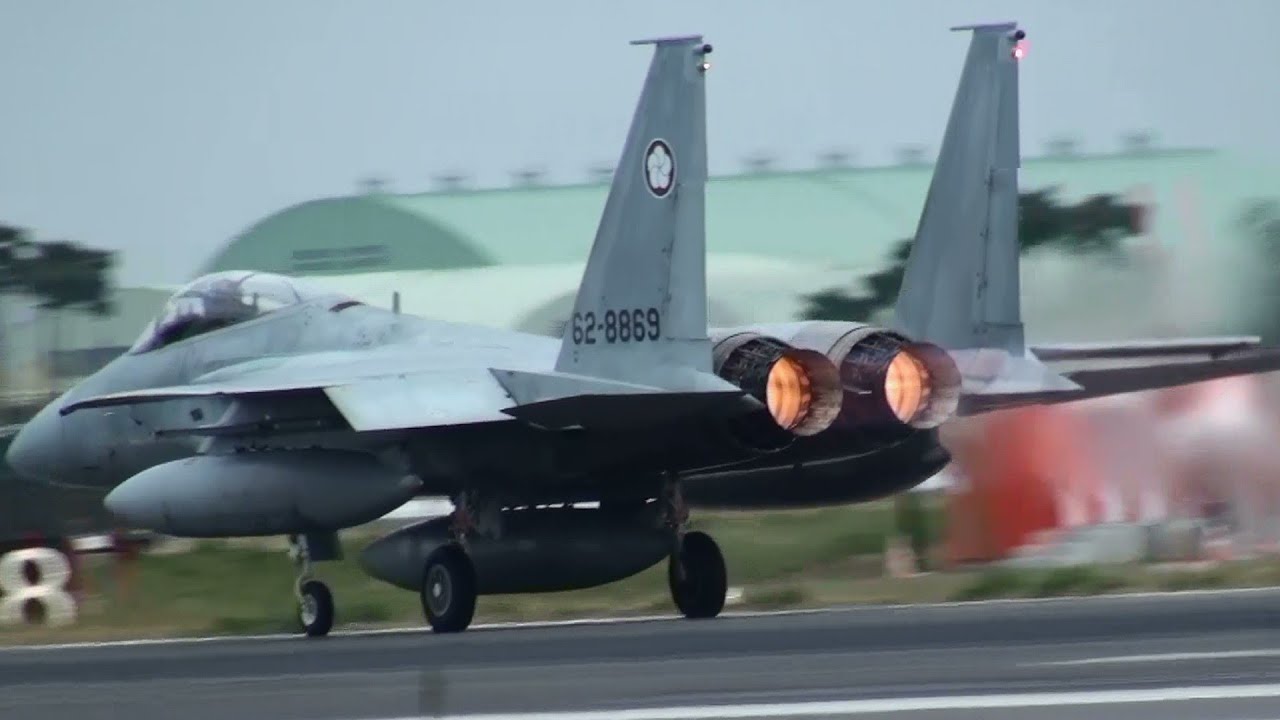 百里基地 F 15 Takeoff アフターバーナー Youtube