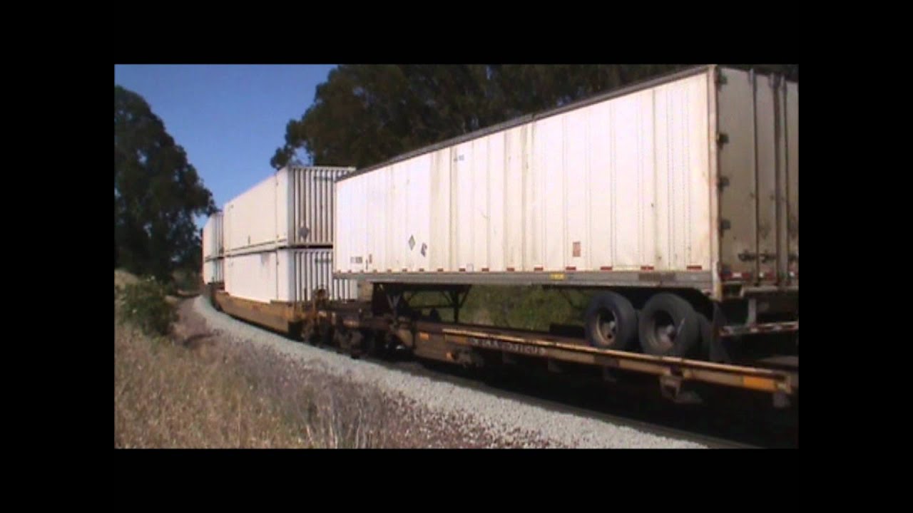 bnsf 5729 MUST SEE!! BNSF 541 Leads the 011 Job through Pinole with a Bluebonnet GP60 in the Consist (6/27/12)