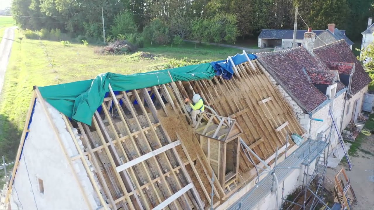 Réaliser une isolation de rampants en argile-chanvre projeté.