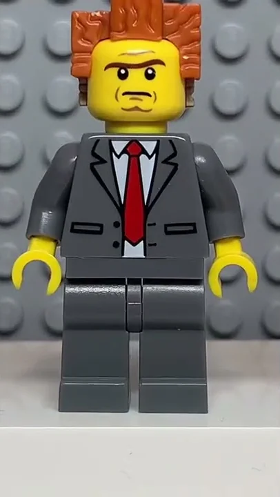 How to make a LEGO Saul Goodman from Better Call S...