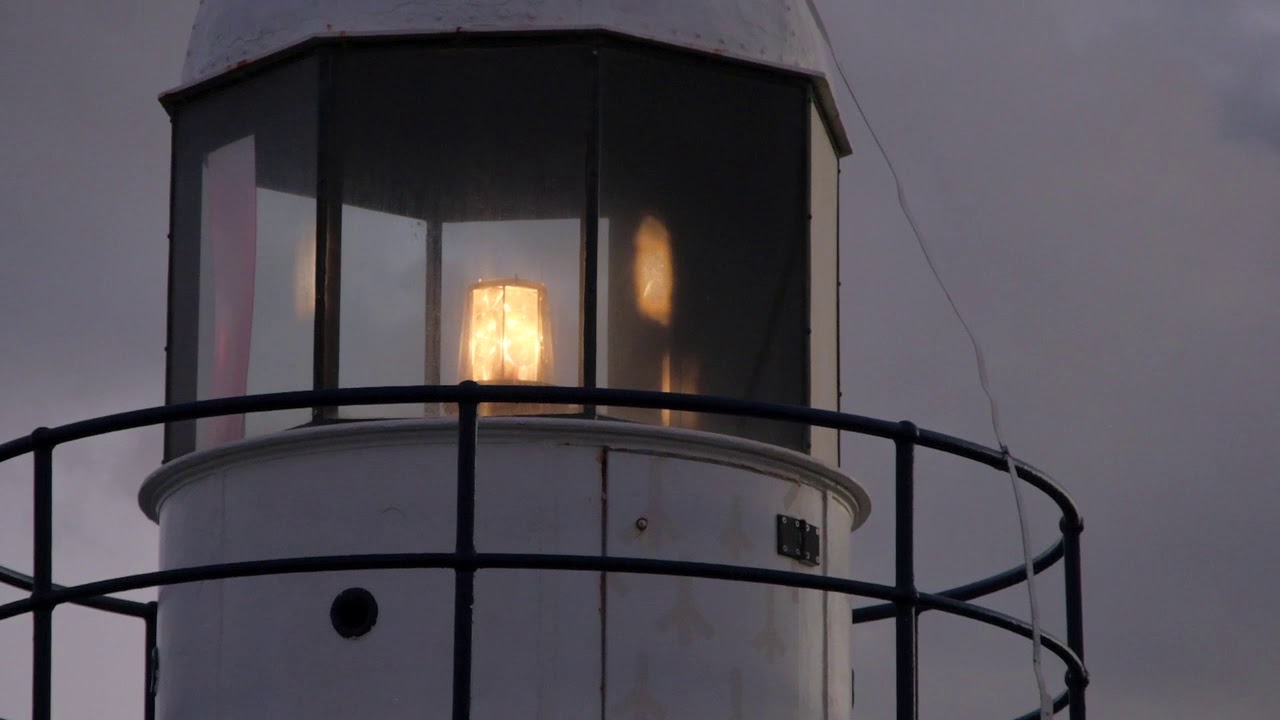 Fingal lighthouse - waves