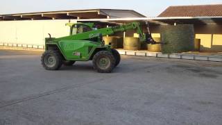 Agricompact Technologies Gmbh Chargement Balles Rondes Sur Notre Séchoir En Charpente Métallique